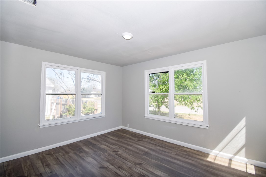 3605 Poplar St Property Photo 25
