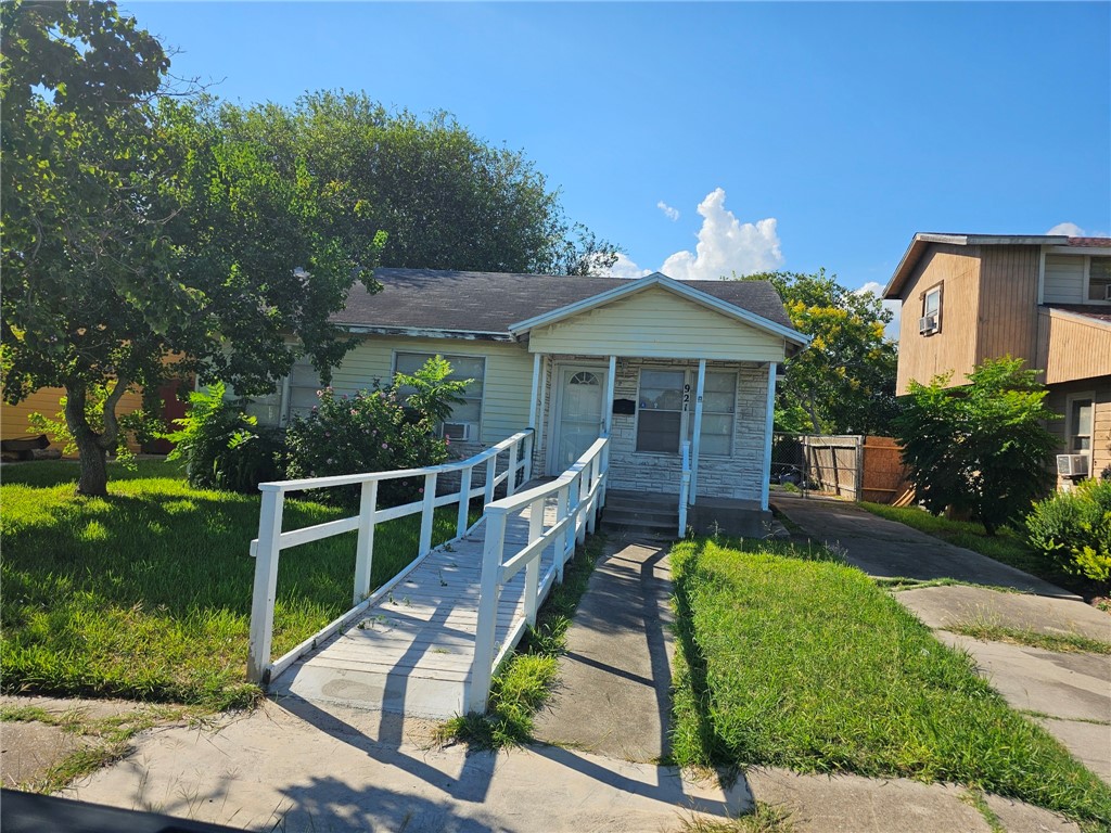 921 Nandina Dr Property Photo