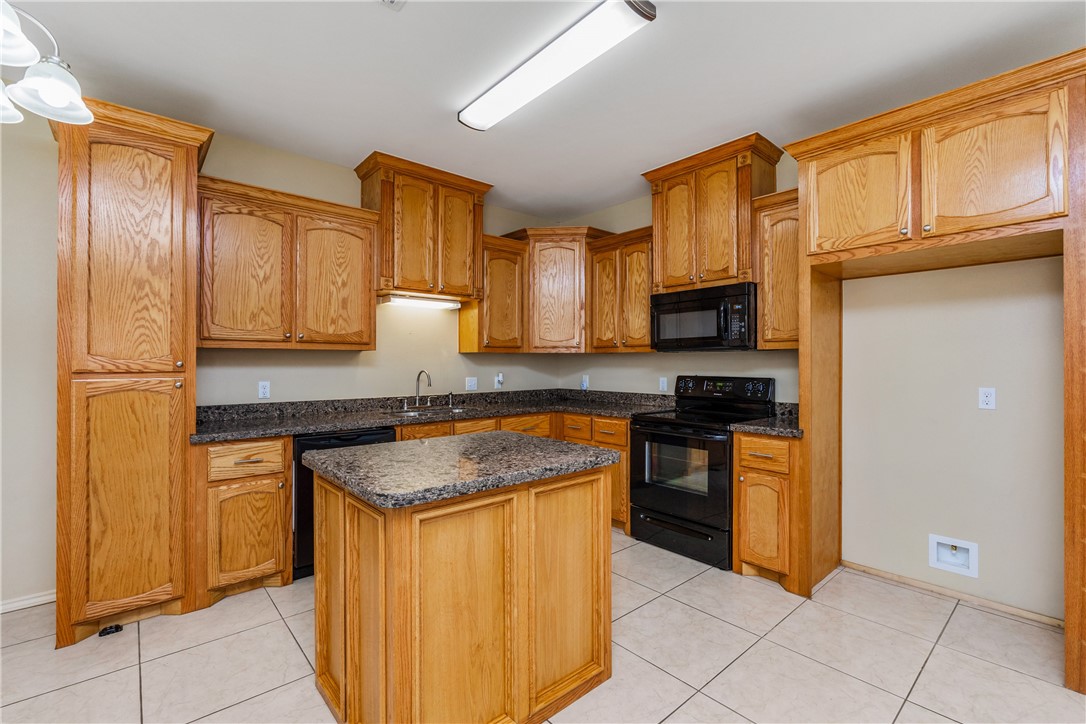 1119 E Henrietta Ave Property Photo 5