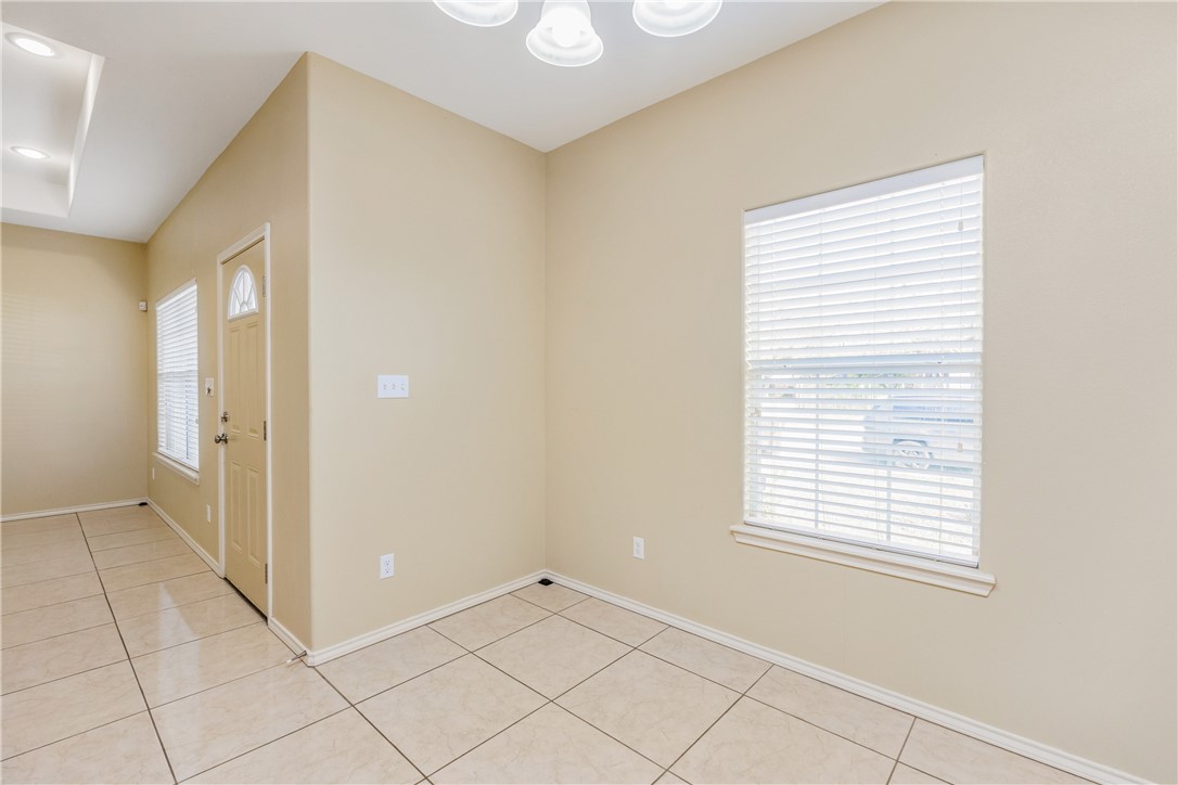 1119 E Henrietta Ave Property Photo 11