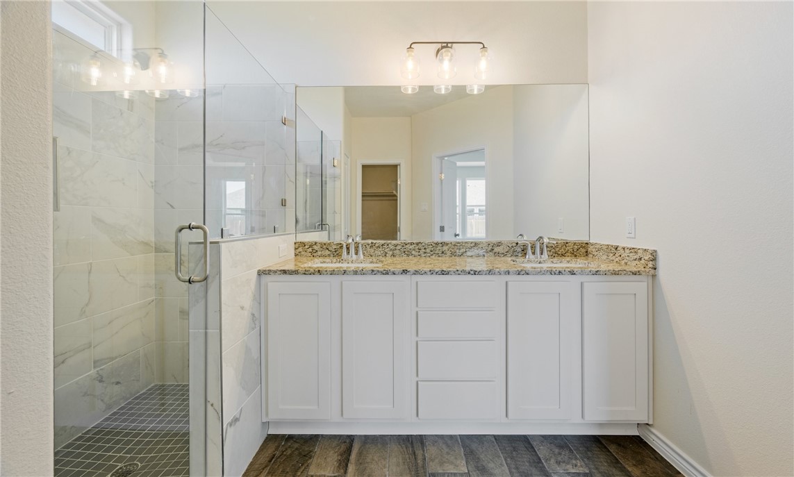 3518 Pineda St Property Photo 6