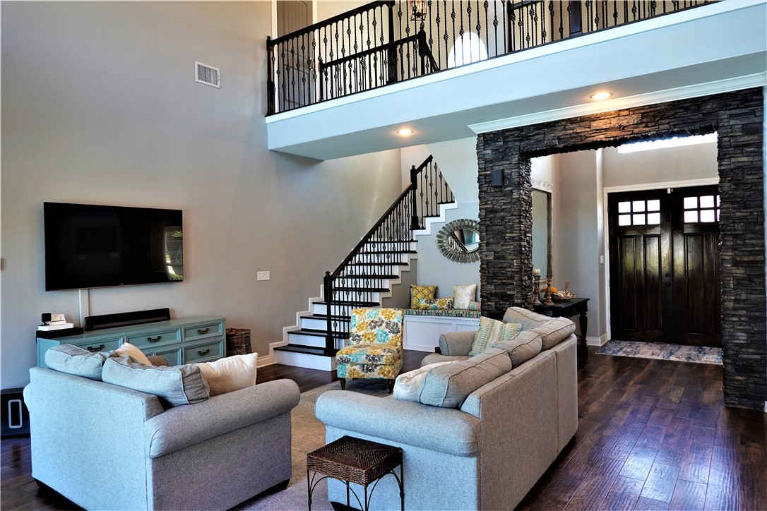 318 Pebble Beach Dr Property Photo 4