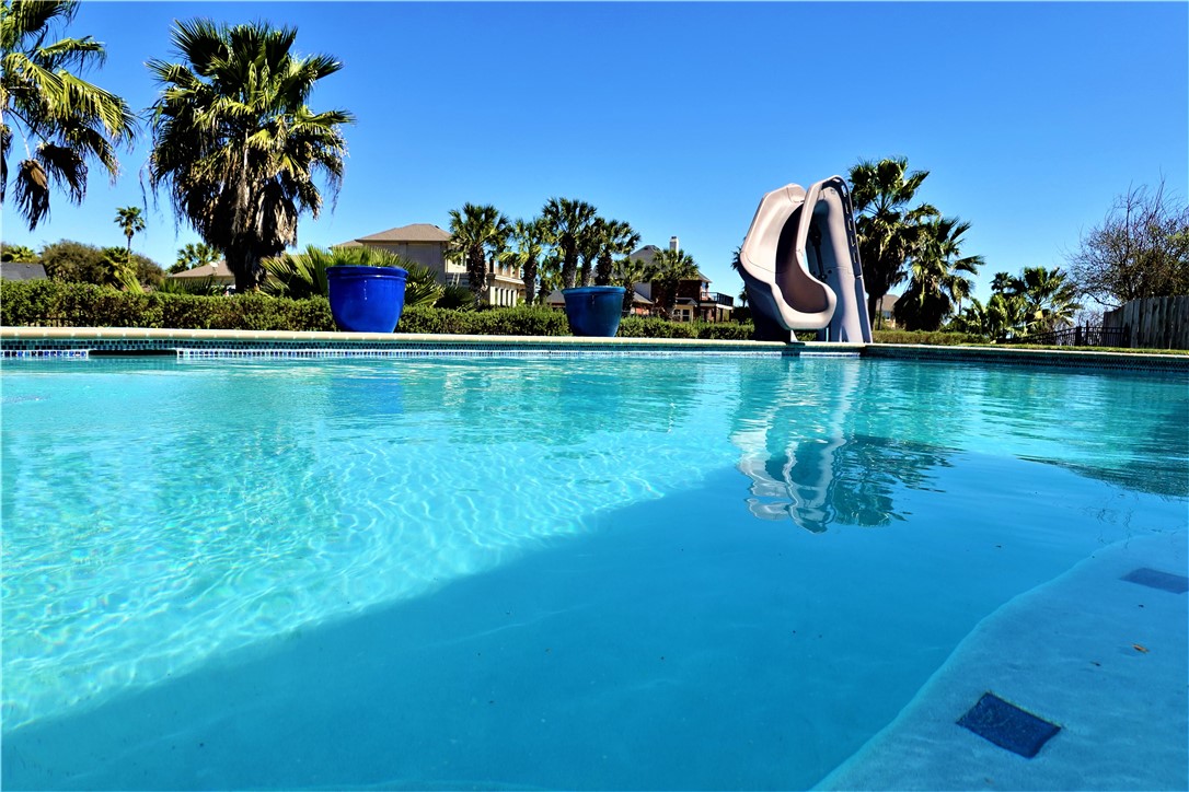 318 Pebble Beach Dr Property Photo 5