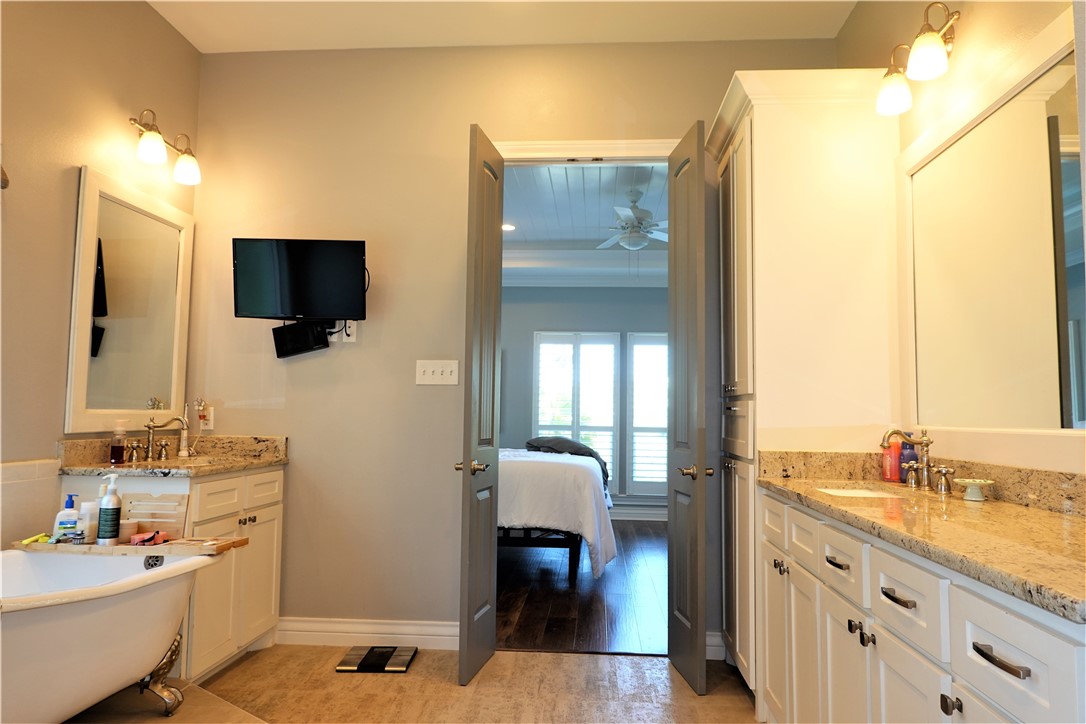 318 Pebble Beach Dr Property Photo 25