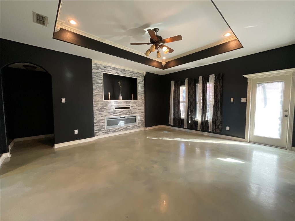 3909 Alta Vista Dr Property Photo 4