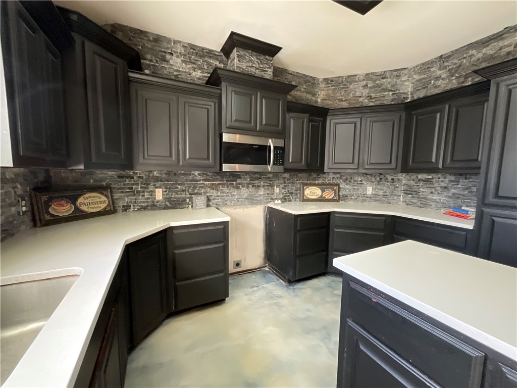 3909 Alta Vista Dr Property Photo 9