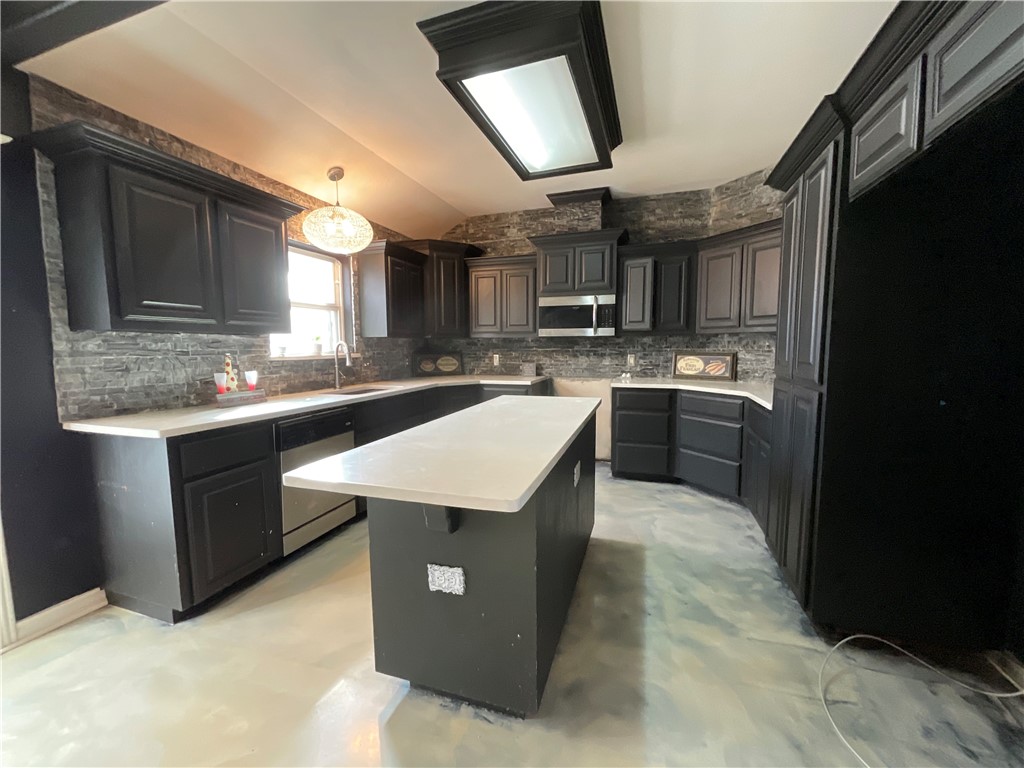 3909 Alta Vista Dr Property Photo 10
