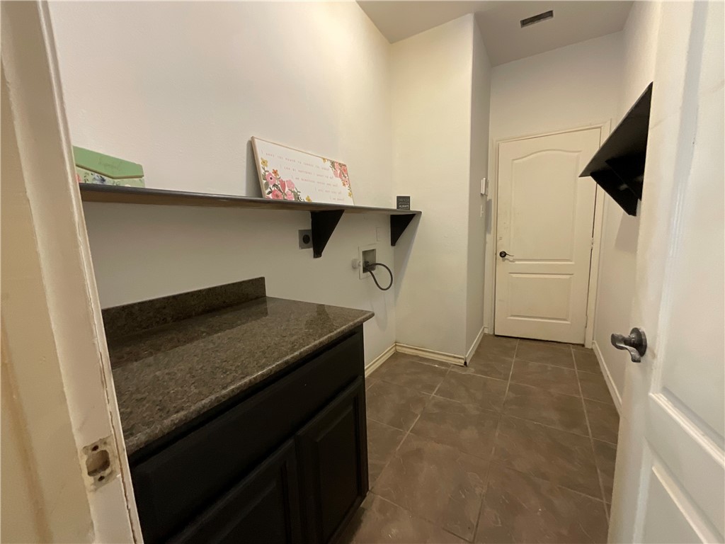 3909 Alta Vista Dr Property Photo 16