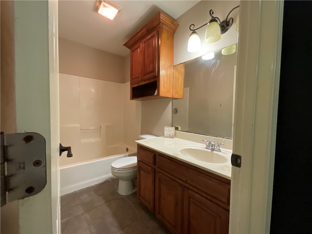 3909 Alta Vista Dr Property Photo 18
