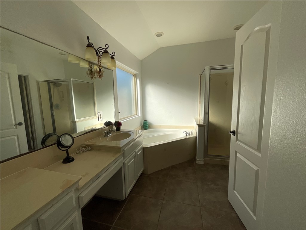 3909 Alta Vista Dr Property Photo 22