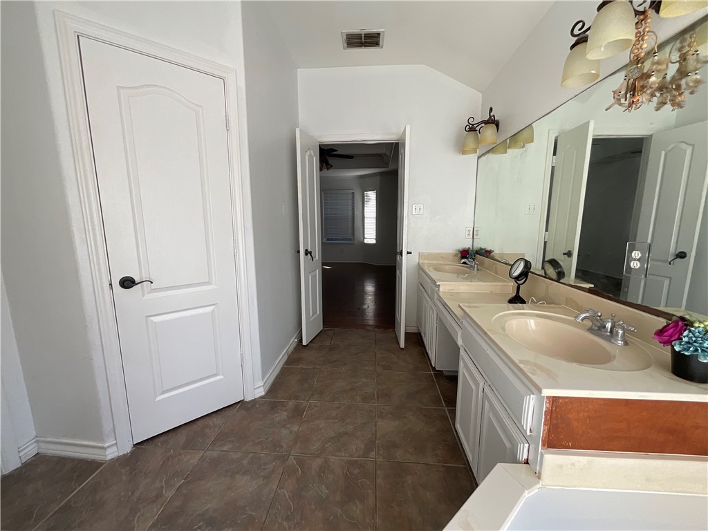 3909 Alta Vista Dr Property Photo 30