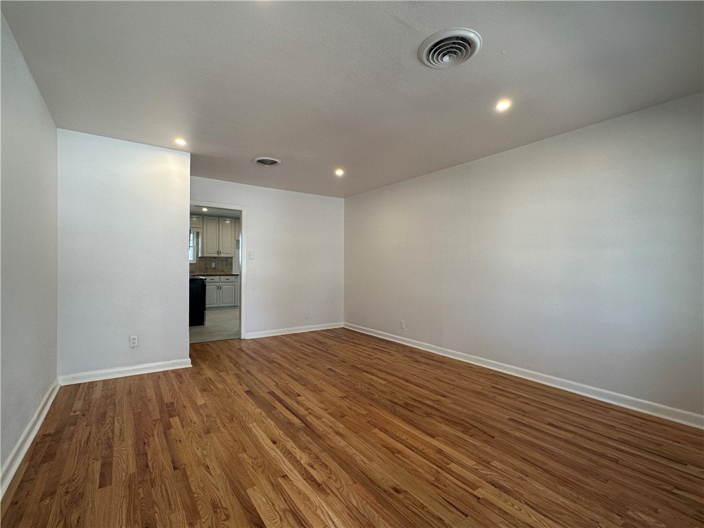 4037 Barnes St Property Photo 2