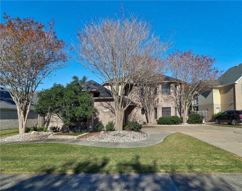 8221 Etienne Dr Property Photo 3