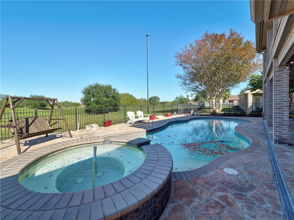 8221 Etienne Dr Property Photo 4