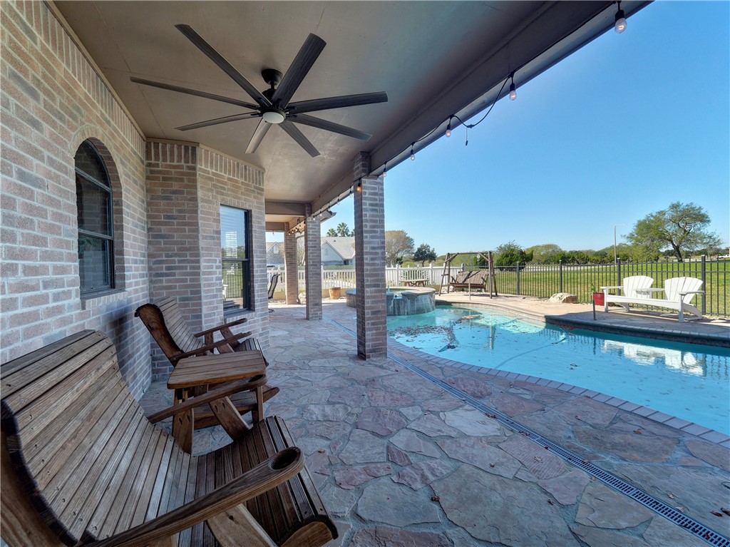 8221 Etienne Dr Property Photo 5