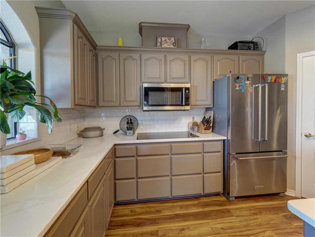 8221 Etienne Dr Property Photo 18