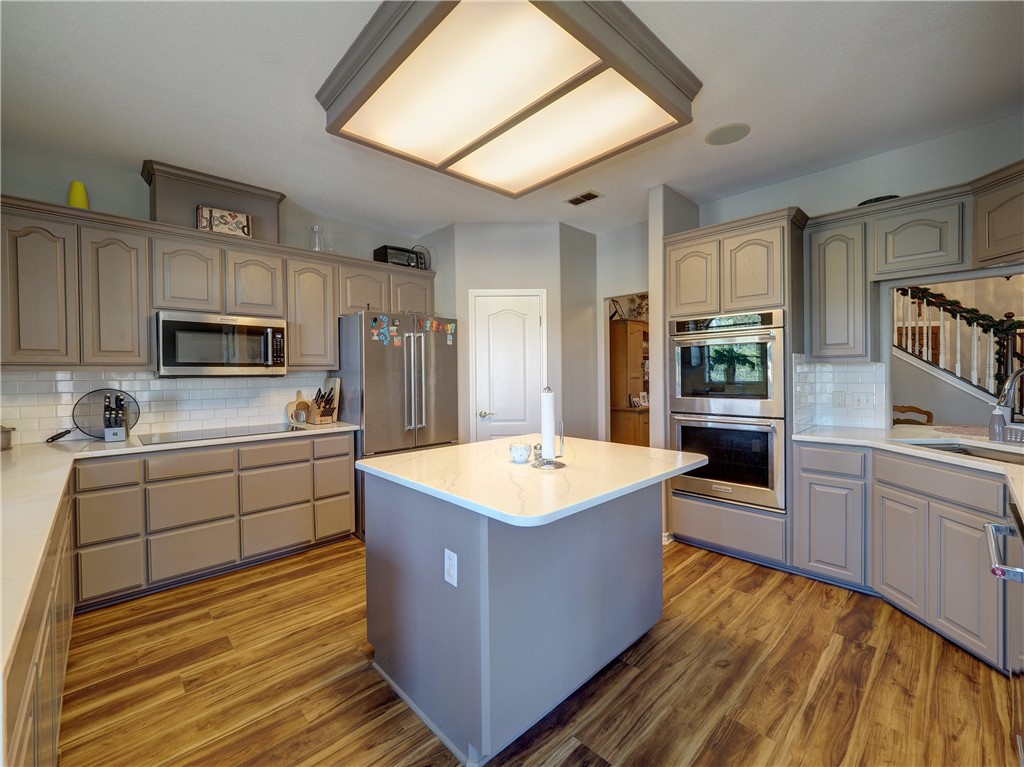8221 Etienne Dr Property Photo 20