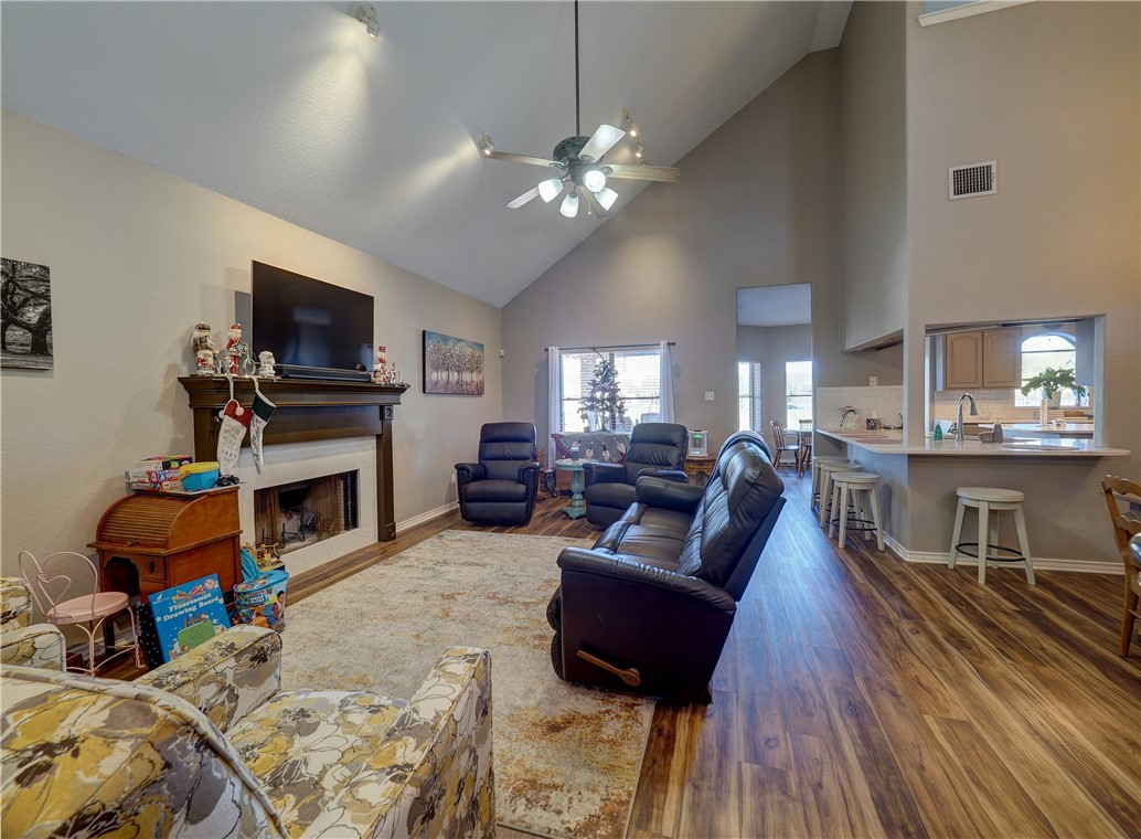 8221 Etienne Dr Property Photo 23
