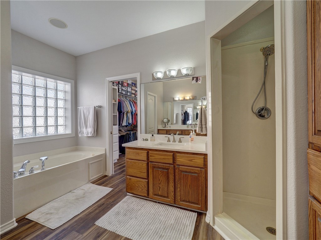 8221 Etienne Dr Property Photo 28
