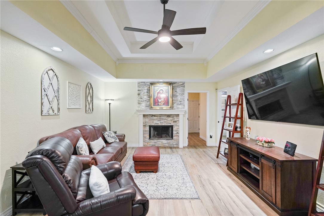 4334 Aspen Grove Dr Property Photo 4