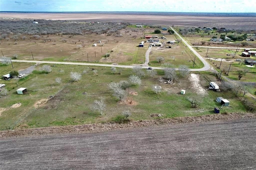 8960 County Road 615 Property Photo 5