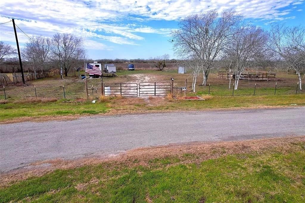 8960 County Road 615 Property Photo 6