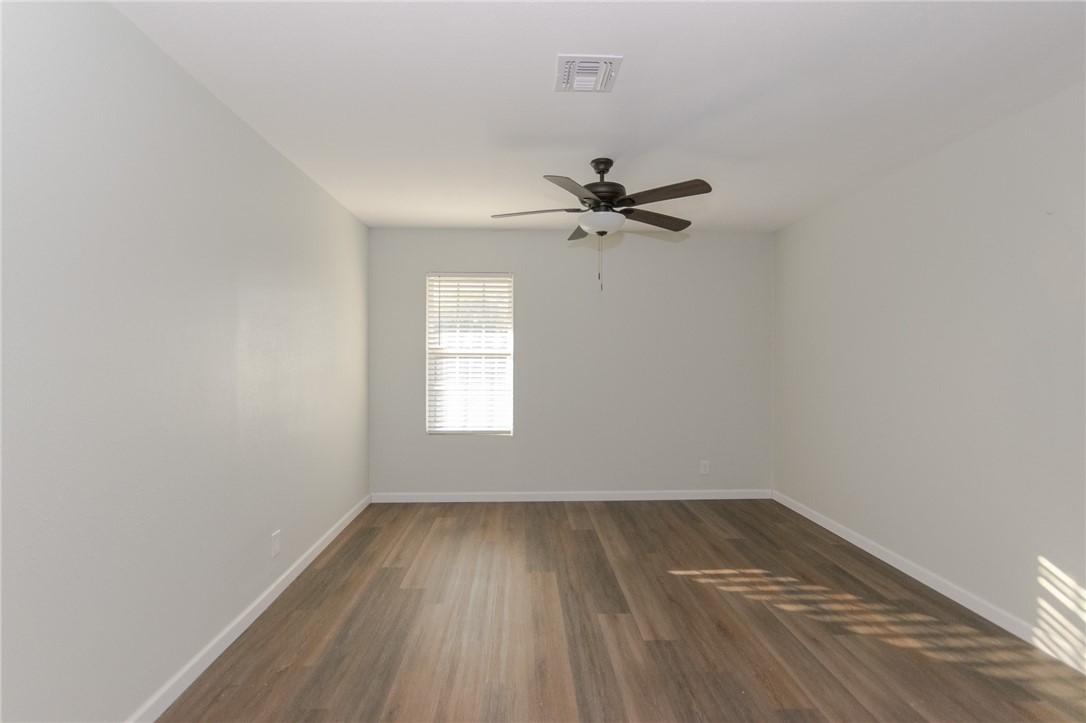 472 Coral Pl Property Photo 3