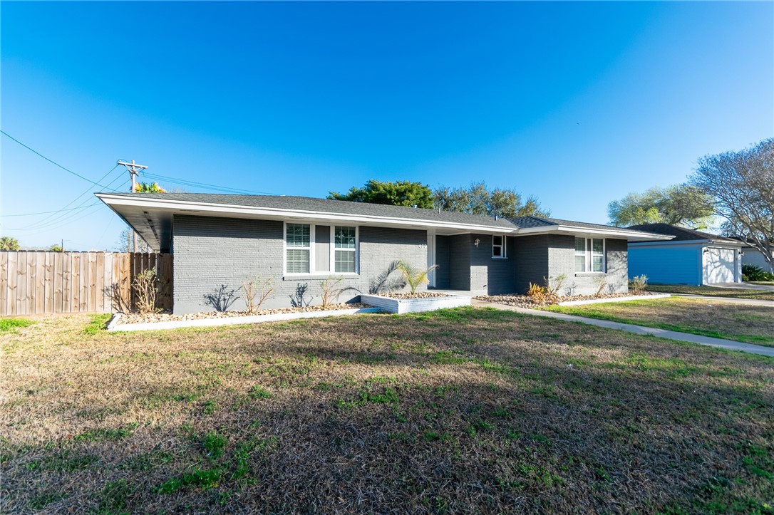 472 Coral Pl Property Photo 17