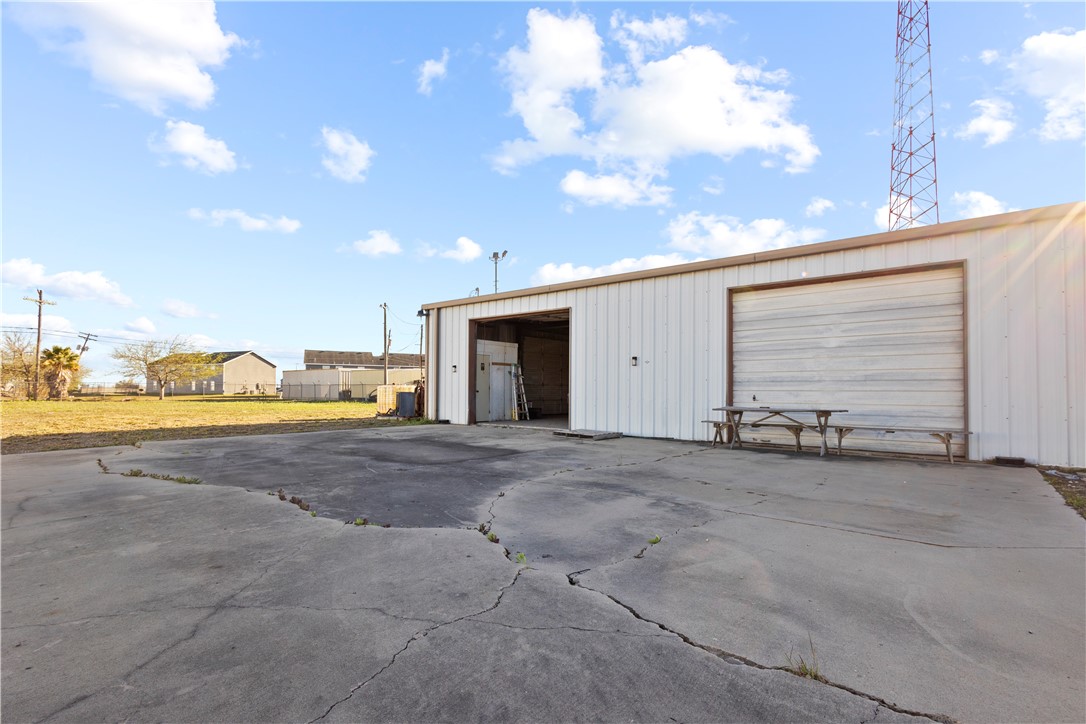 612 Us Highway 77 S Bypass Property Photo 3