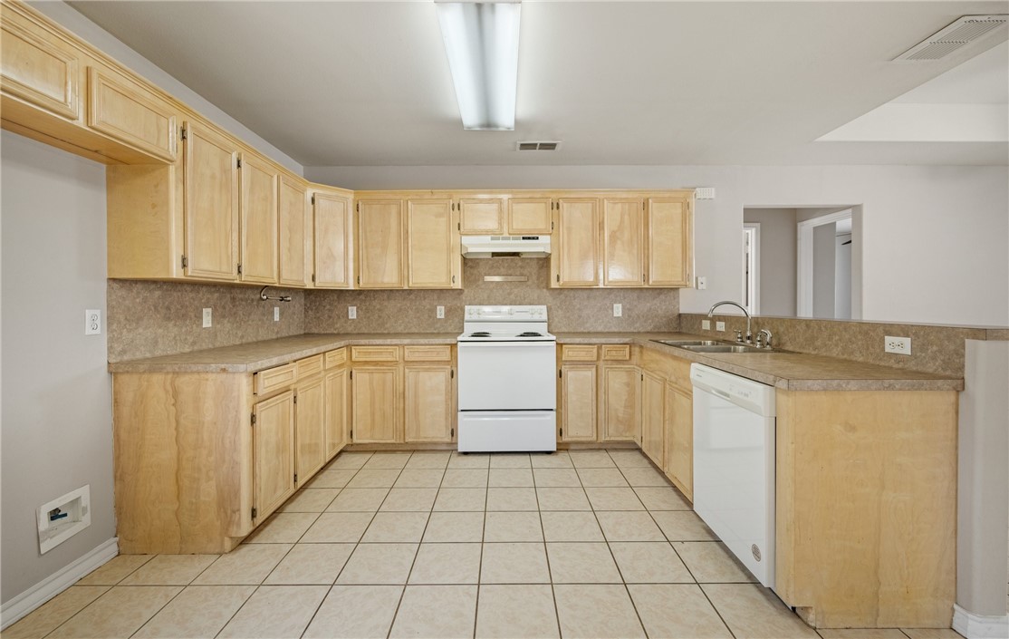 2021 Crestmont St Property Photo 4