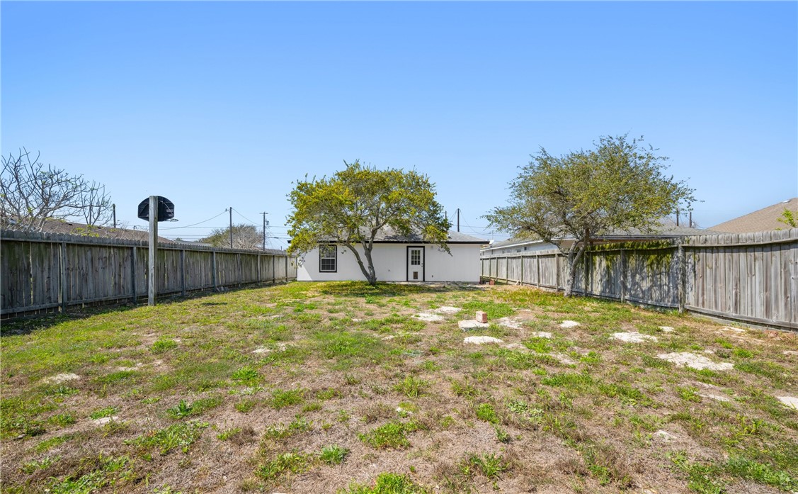 2021 Crestmont St Property Photo 10