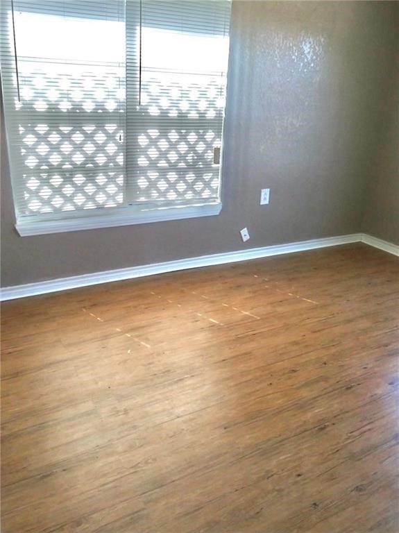 416 E Avenue F Property Photo 3