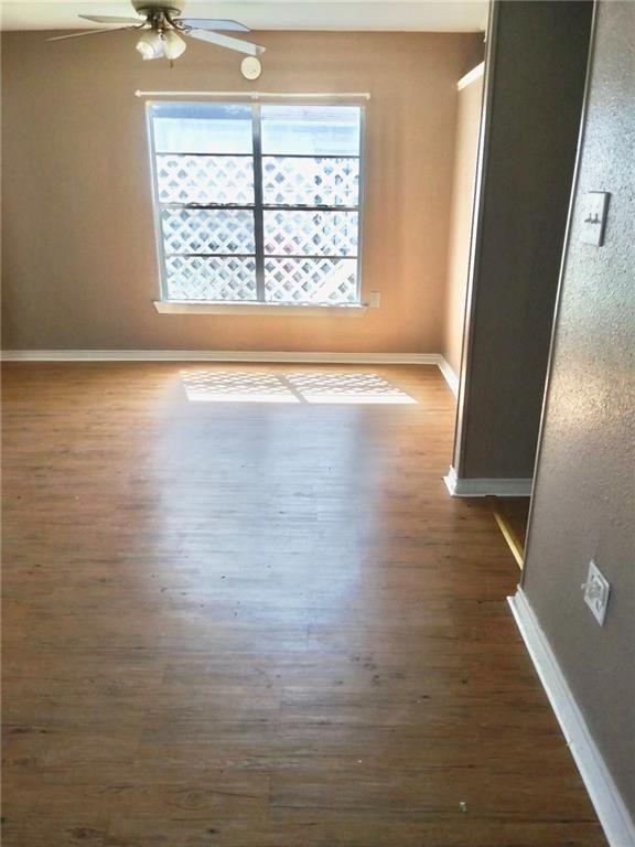 416 E Avenue F Property Photo 5