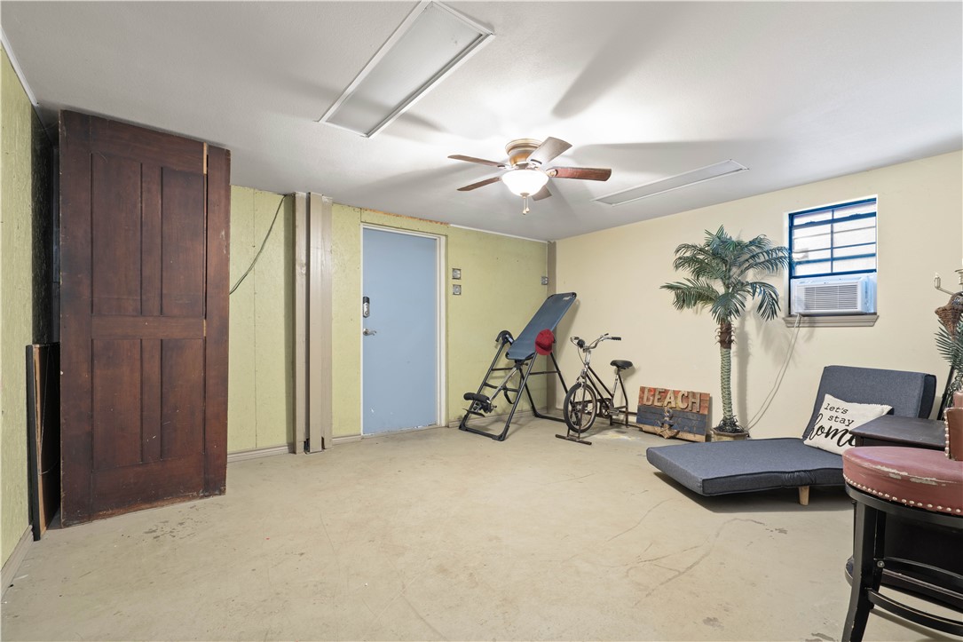 1545 S Commercial St Property Photo 9
