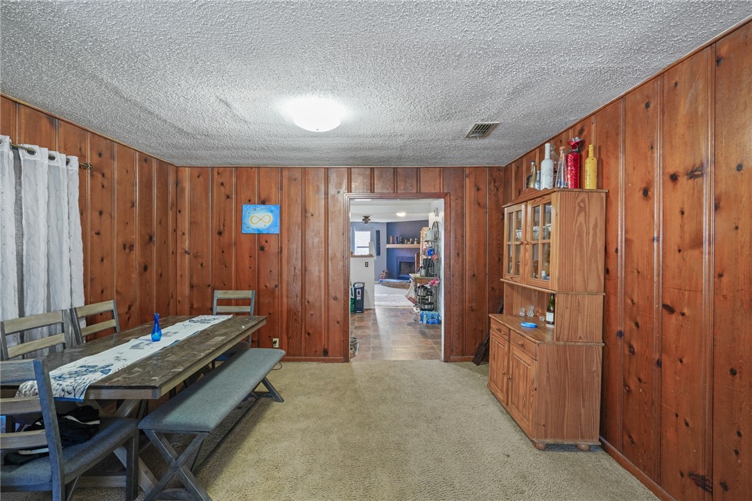 404 Louise St Property Photo 8