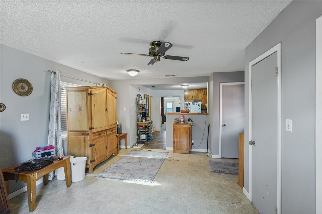 404 Louise St Property Photo 10