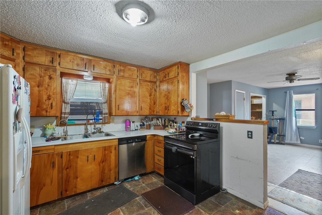 404 Louise St Property Photo 11