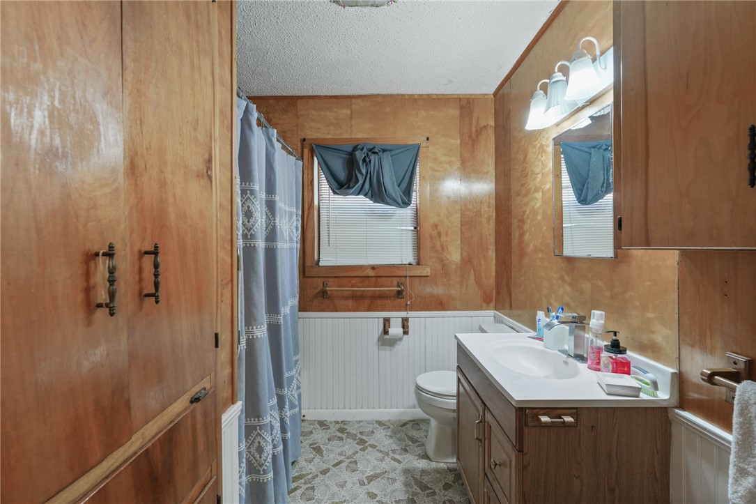 404 Louise St Property Photo 15