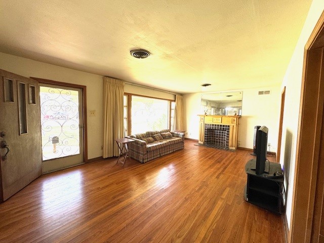 602 E 6th St Property Photo 4
