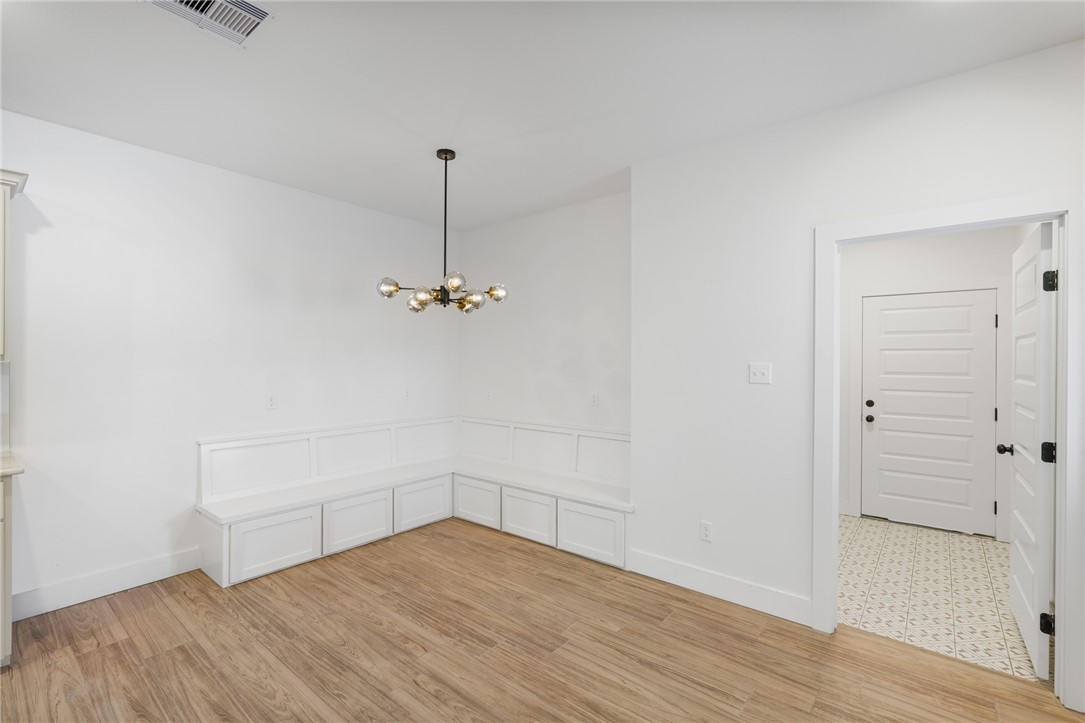 414 Clifford St Property Photo 5