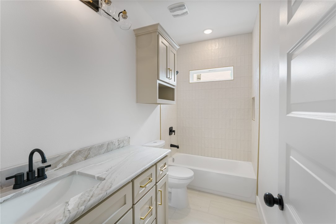 414 Clifford St Property Photo 10