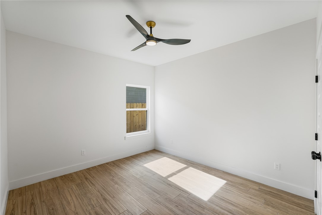 414 Clifford St Property Photo 13