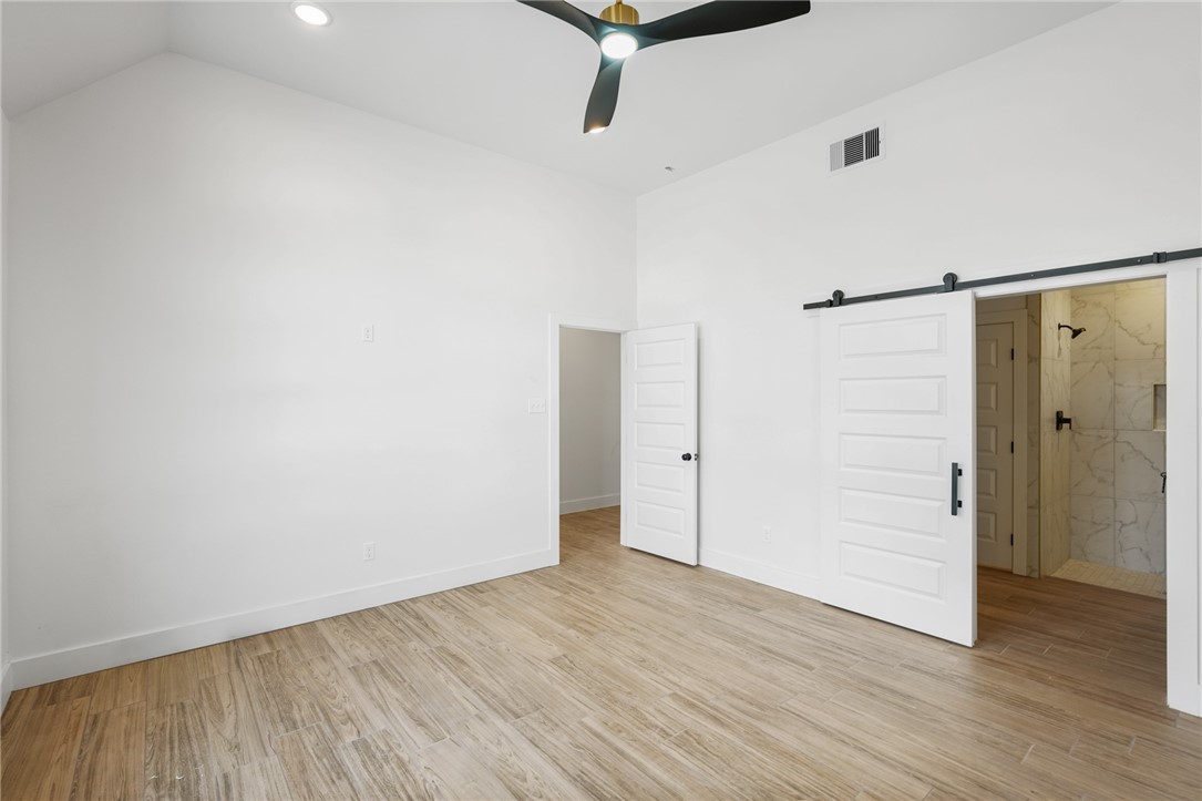 414 Clifford St Property Photo 14