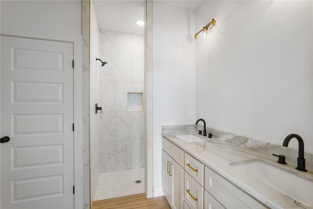 414 Clifford St Property Photo 18