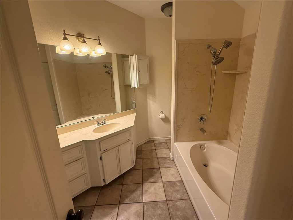 7918 Mitra Pkwy Property Photo 9