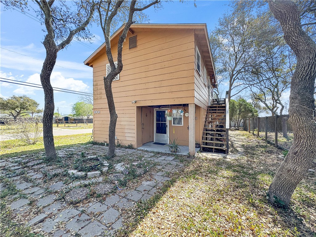 1901 Stardust Property Photo 3