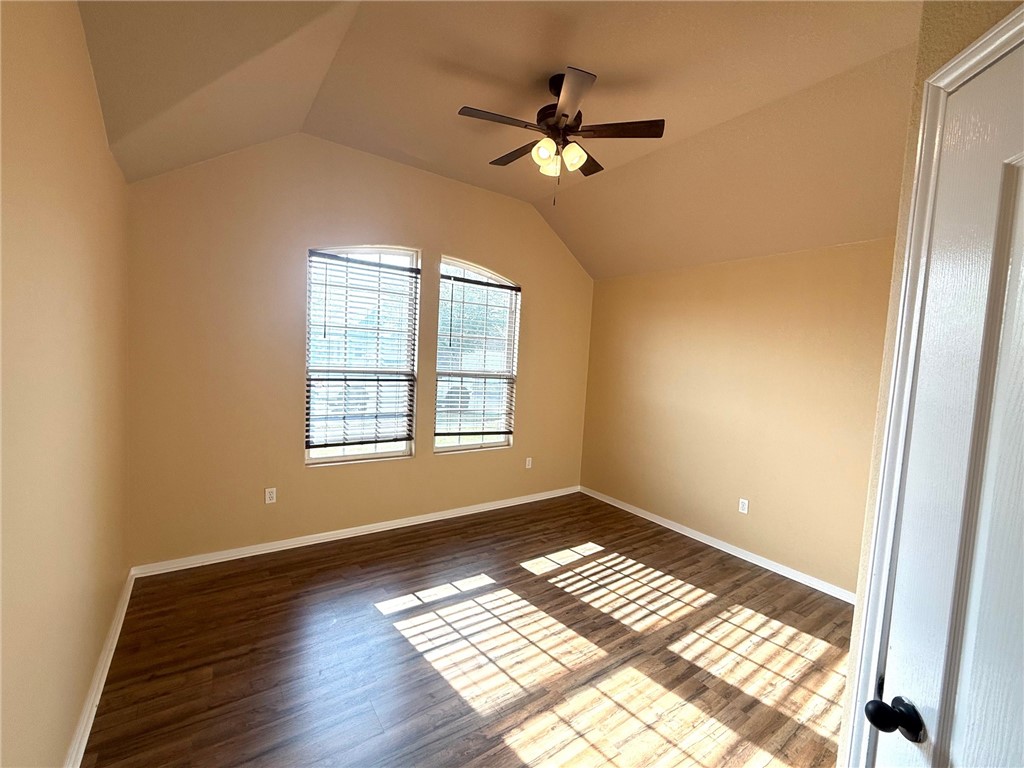 2205 Cardinales Property Photo 4
