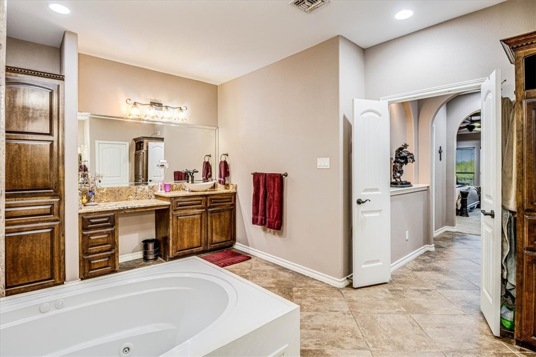 8225 Taylors Way Ct Property Photo 7