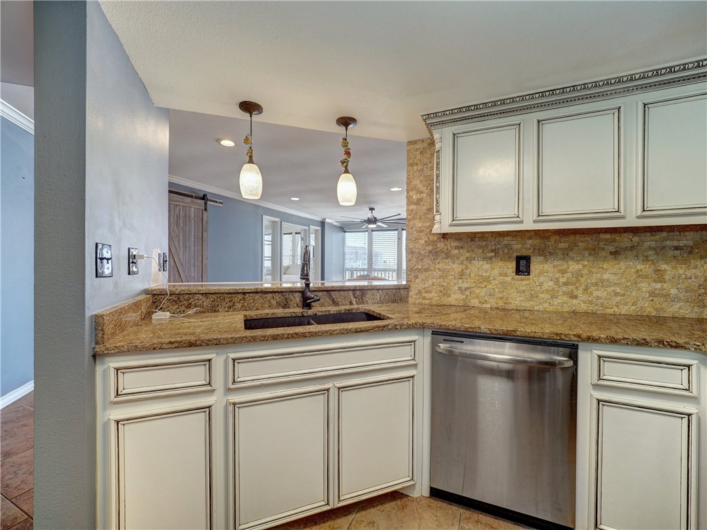 15002 Windward Dr 207 Property Photo 8