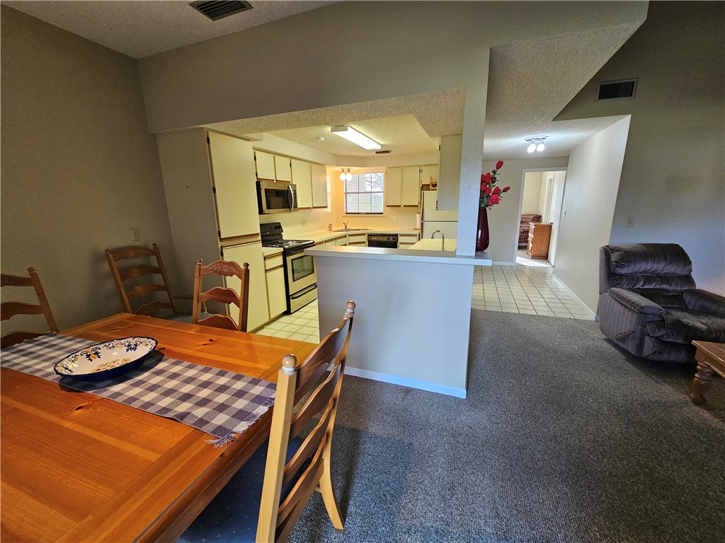 210 Oak Bay St 103 Property Photo 2